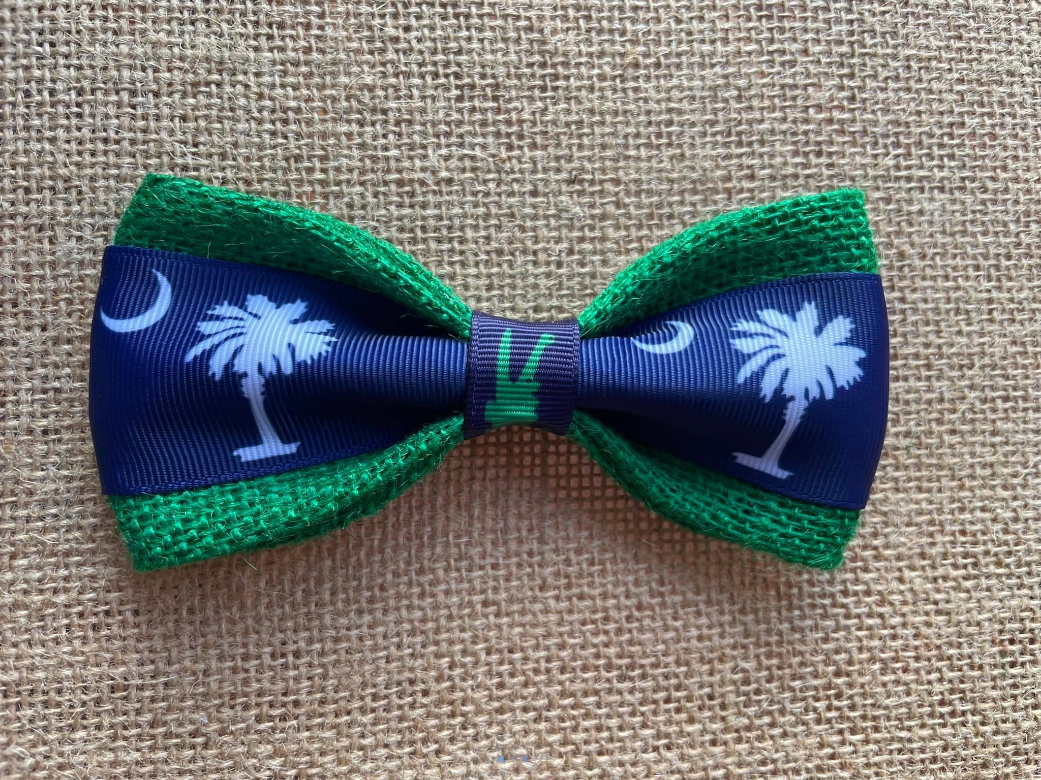DOG BOW TIES - Vente Nœud papillon – chien - Croissant de lune palmier de Caroline du Sud sur toile de jute verte0
