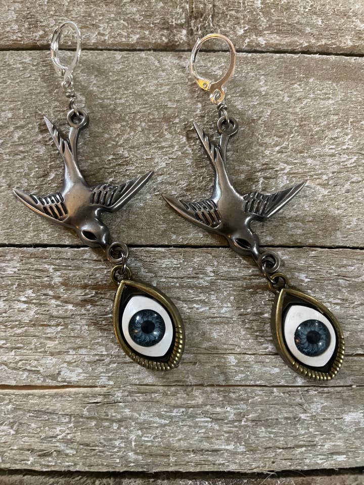 Brincos Olho de Pássaro & Boneca - Caprichosos/Oddidades por atacado de Savannah Hoffman Designs Artisan Jewelry