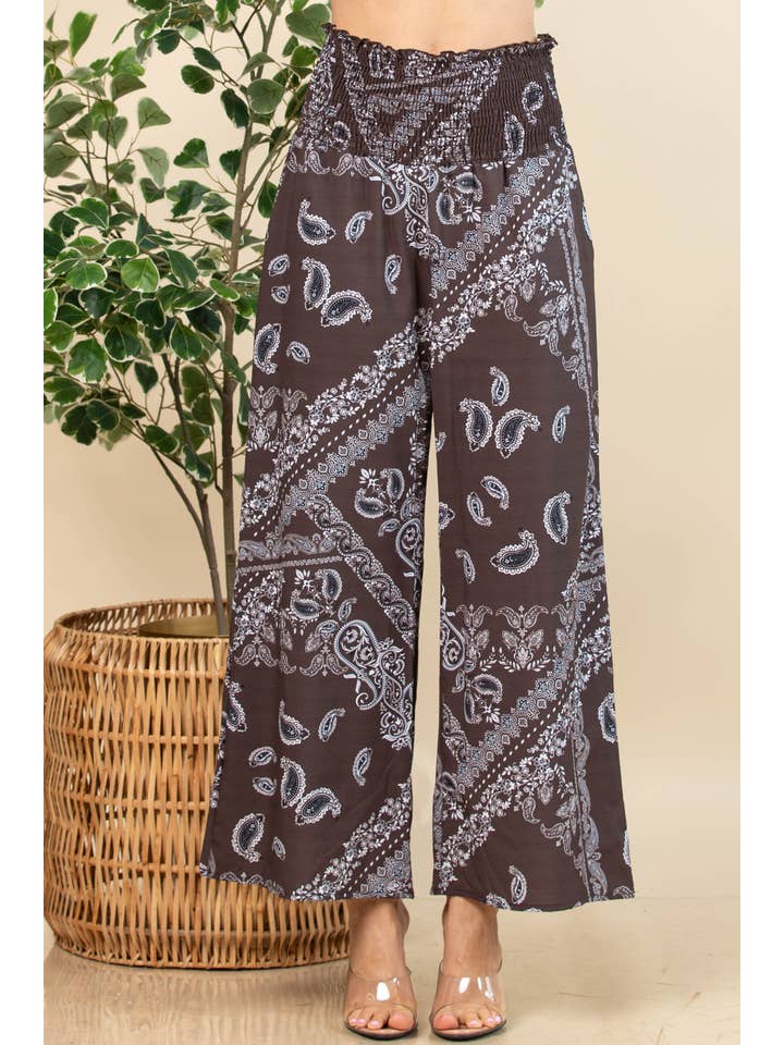 Brun AV1243-ELLEN BANDANA PRINT MED SMOCKET TALJE VÆVET BREDE BENBUKSER for engroshandel på Faire7