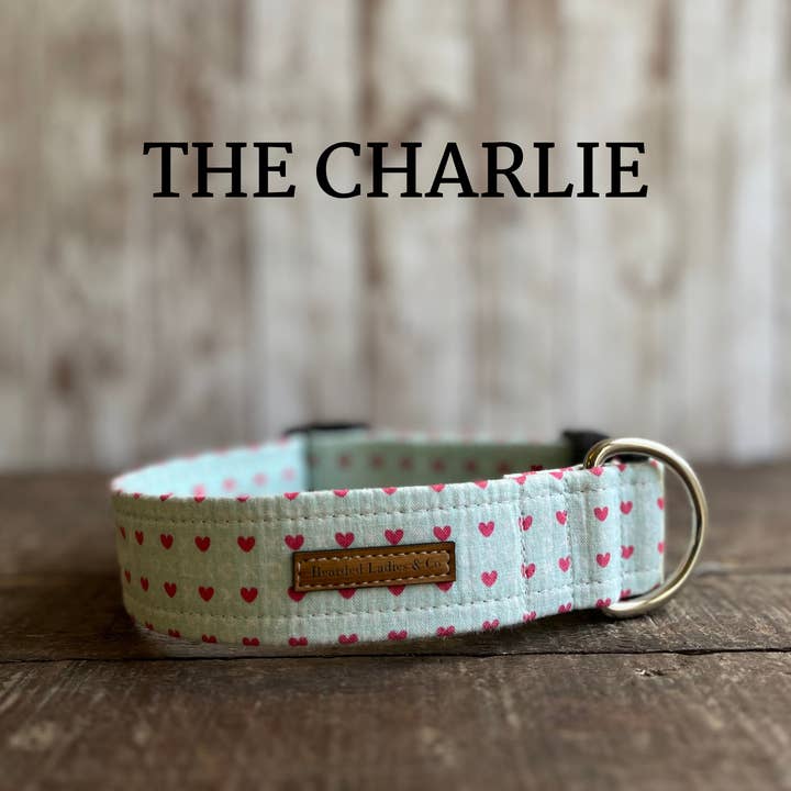 Rosa hjärtan & vit "XO" hundhalsband för wholesale av Bearded Ladies & Co