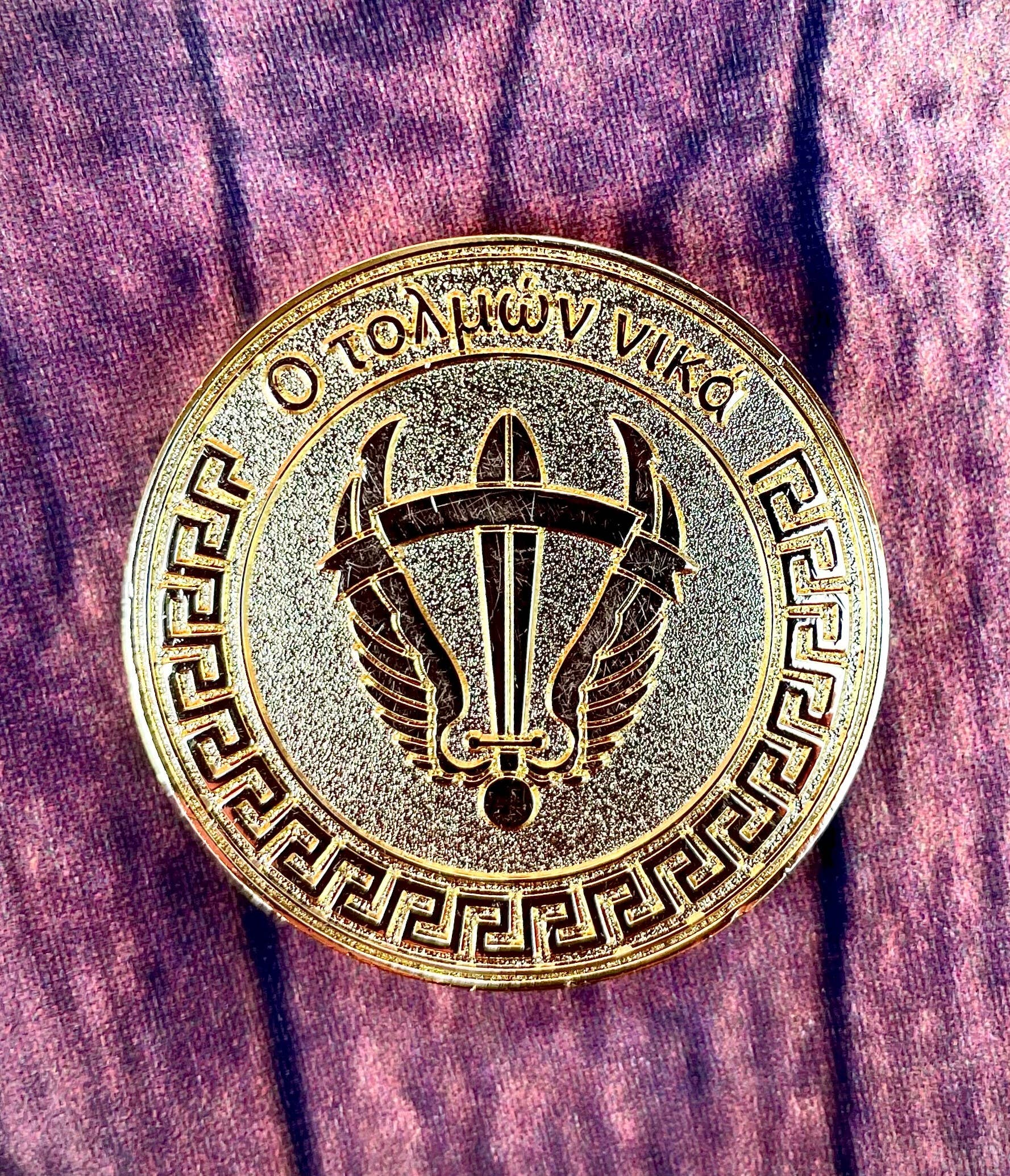 Motto Medallions – wholesale Samlarobjekt mynt – Vem vågar vinner/O Tolmon Nika Motto Medallion6