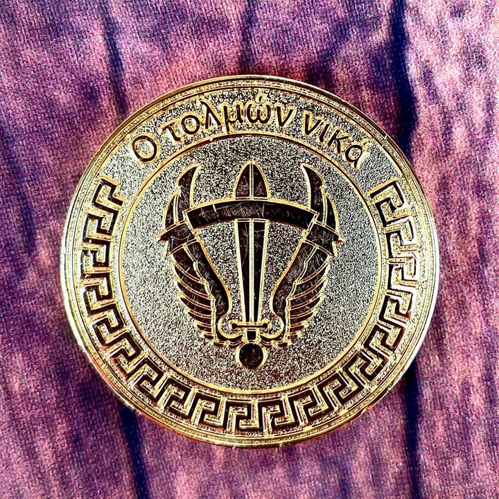 Motto Medallions – wholesale Samlarobjekt mynt – Vem vågar vinner/O Tolmon Nika Motto Medallion6