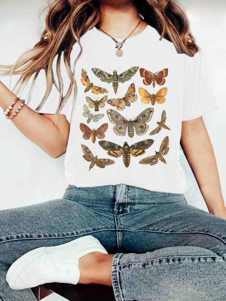 Rosa Clothing - Wholesale Screen Printed T-Shirt - Women's - Butterfly & moth print graphic short-sleeve T-shirt