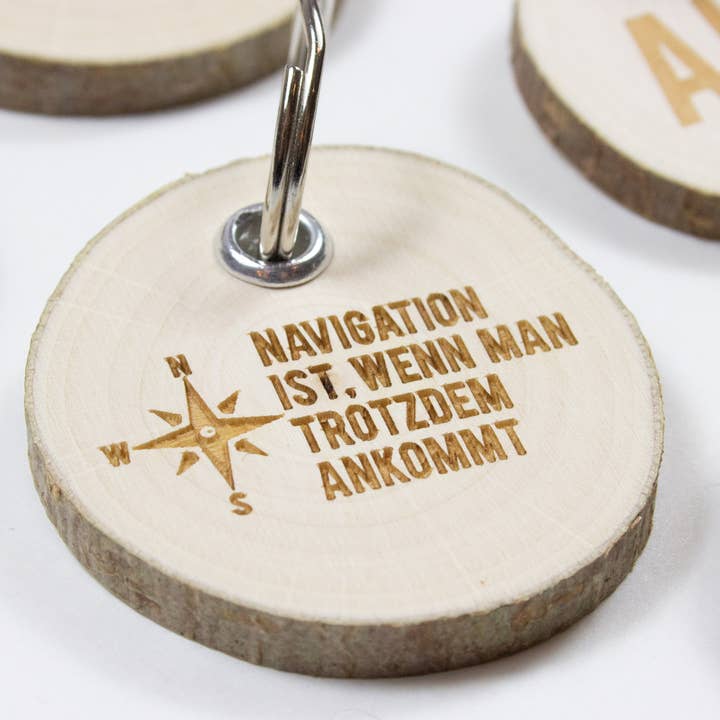 Bow & Hummingbird – wholesale Nyckelring - Unisex – Maritim nyckelring navigering av hasselträ