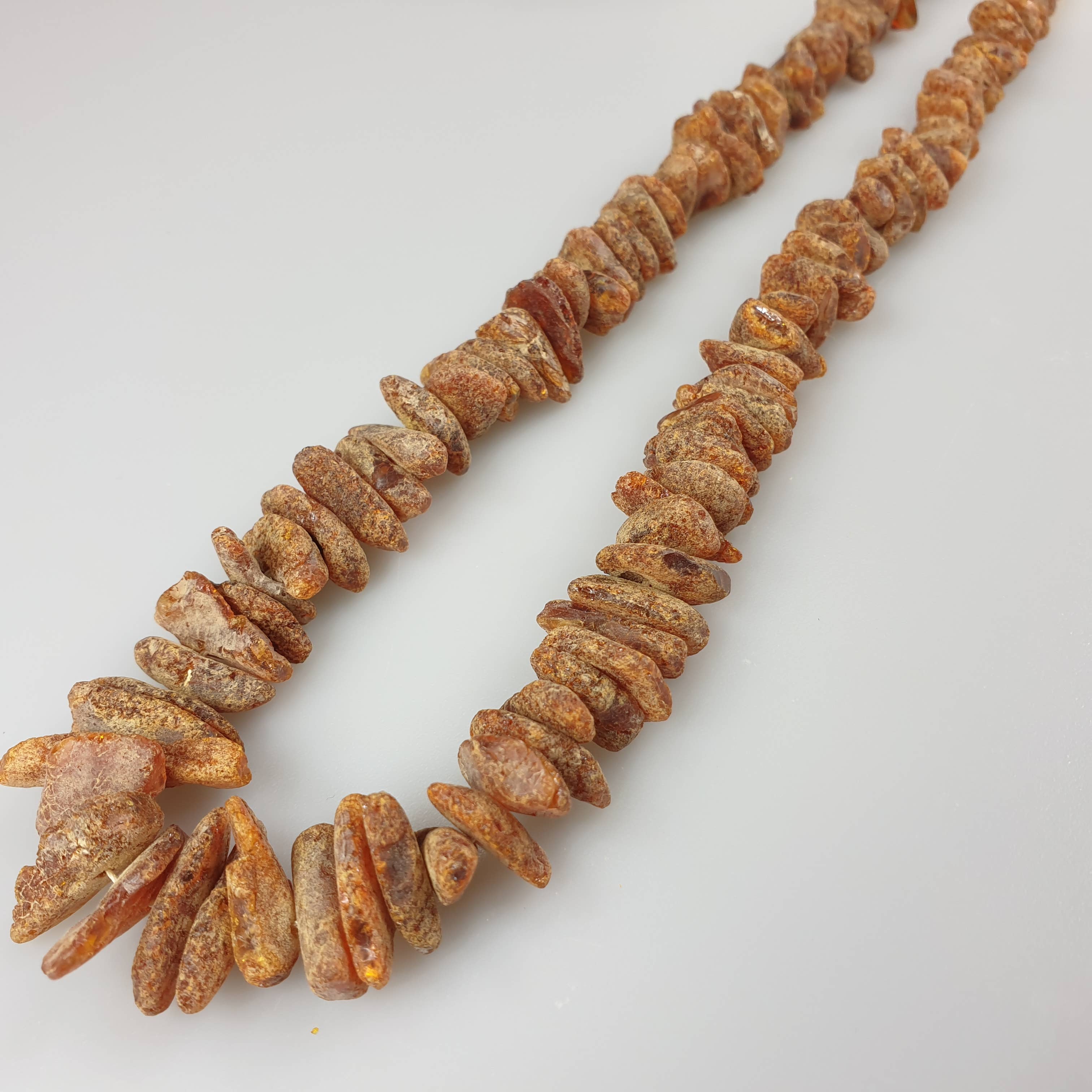 AmberLithuania - Vente Collier de perles - Collier en ambre baltique brut marron orangé avec cristal de guérison pour adulte3