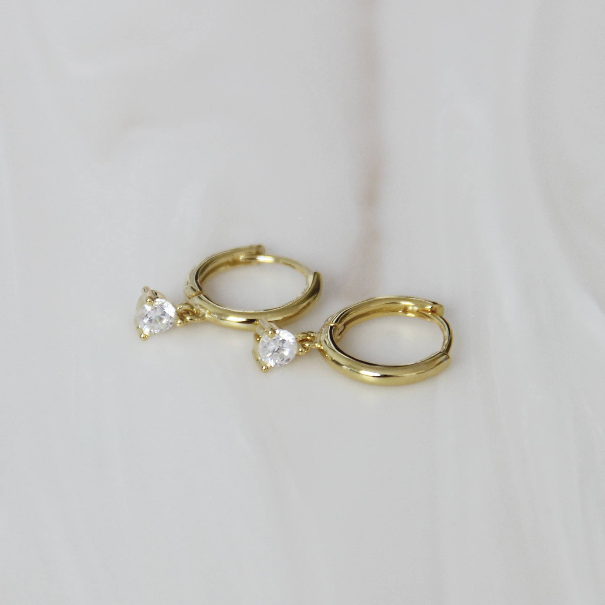 MAIVE - Wholesale Huggie Earrings - Emelie Hoops2