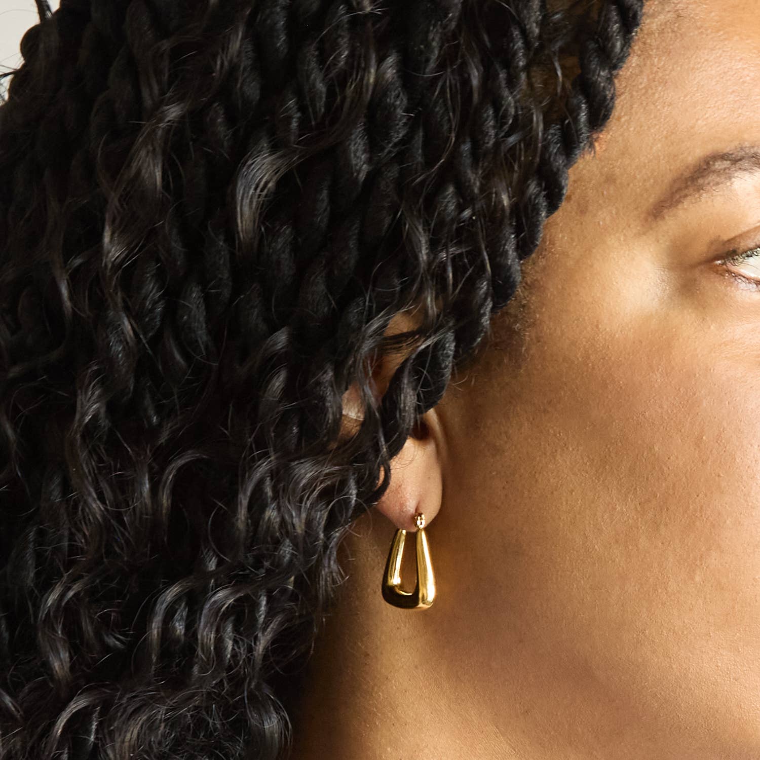 Admiral Row Jewelry - Wholesale Hoop Earrings - Gold Triangle Hoop Earrings - Valentine's Day Gift1