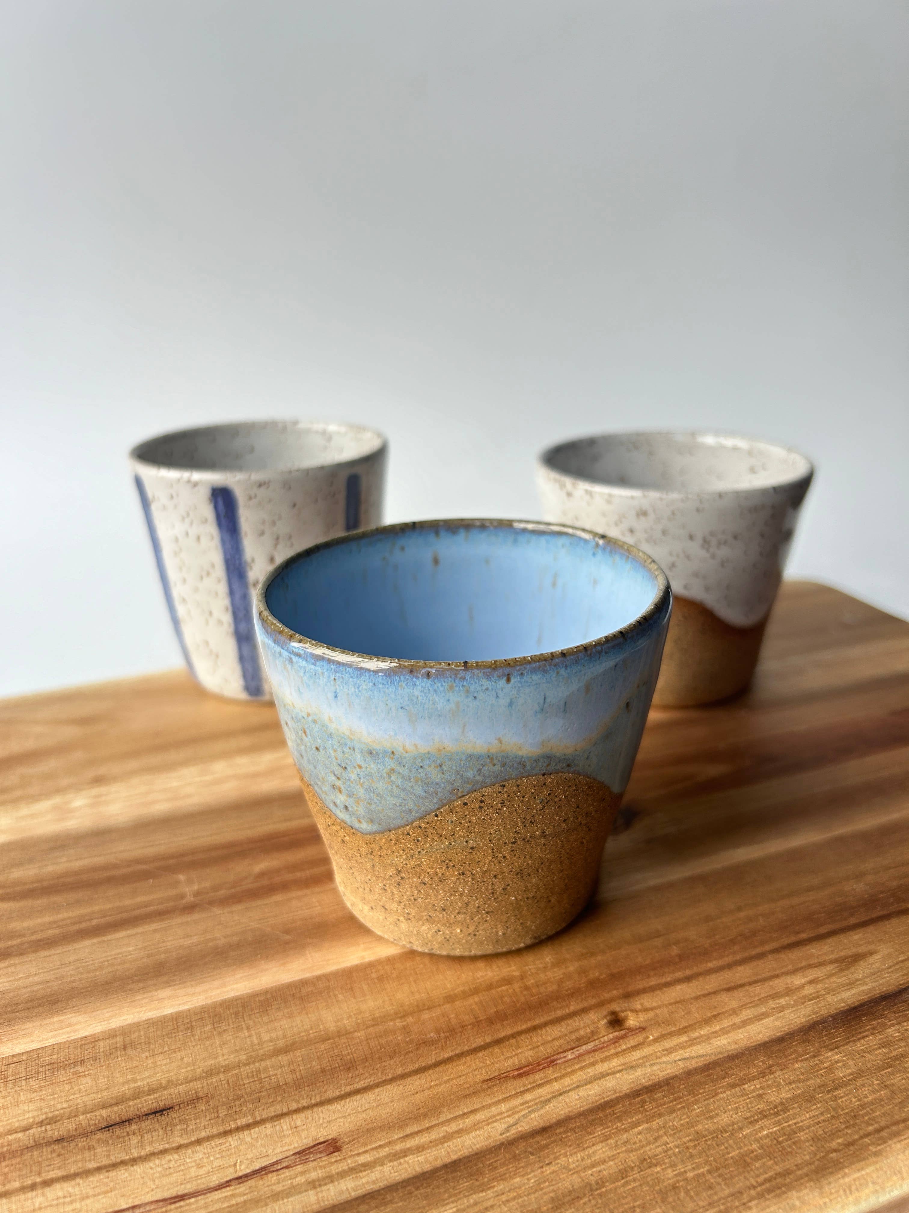 Sarah Mennell Ceramics - Vente Tasse à café/thé - Tasse en céramique faite à la main – Vague bleue3