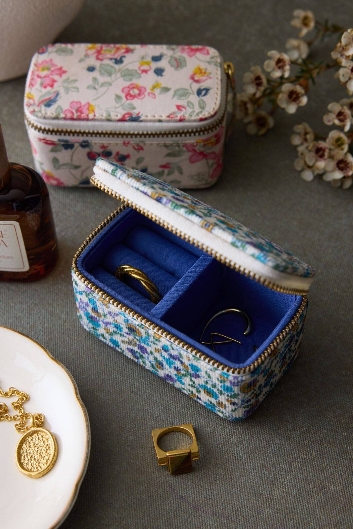 Kräm Asterdalen Soumaya Smyckeskrin för wholesale på Faire1