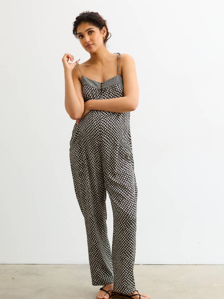 La Tuta Premaman Portia per la vendita all'ingrosso da parte di HATCH Collection