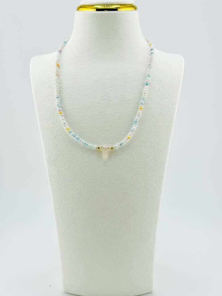 Collier Sydney en lettre T pour la vente par Bella Blu Designs