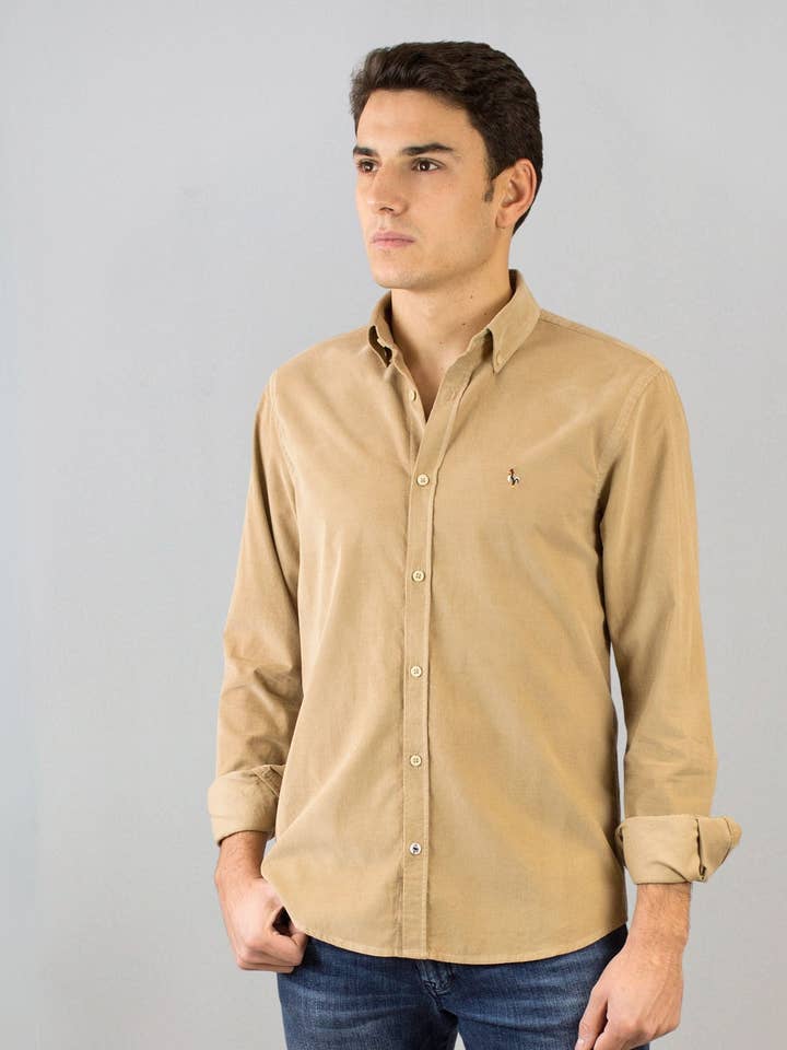 Camisa de micro pana tostado para venta al por mayor de Patadegayo