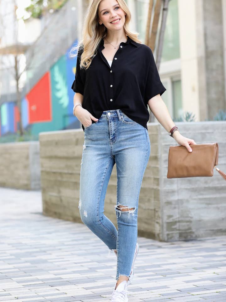 ... SI-22824 HAUT BOUTONNÉ À MANCHES COURTES À REVERS pour la vente par 42POPS