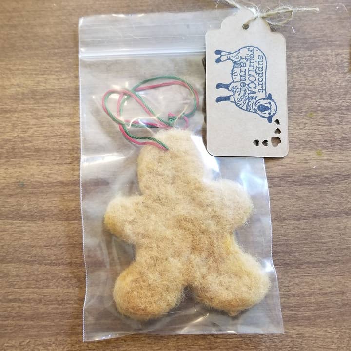 Handgemaakt vilten ornament: Gingerbread Man voor wholesale door Highland Mountain Farm