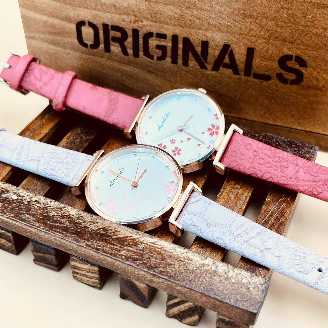 WoodWristCo - Vente Montre – femme - Montre femme classique rétro à bracelet en cuir7