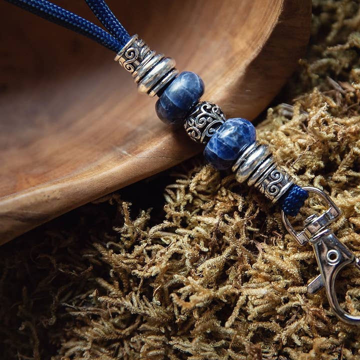 Cordão Escuro com contas de Sodalita por atacado de Dog Wellness
