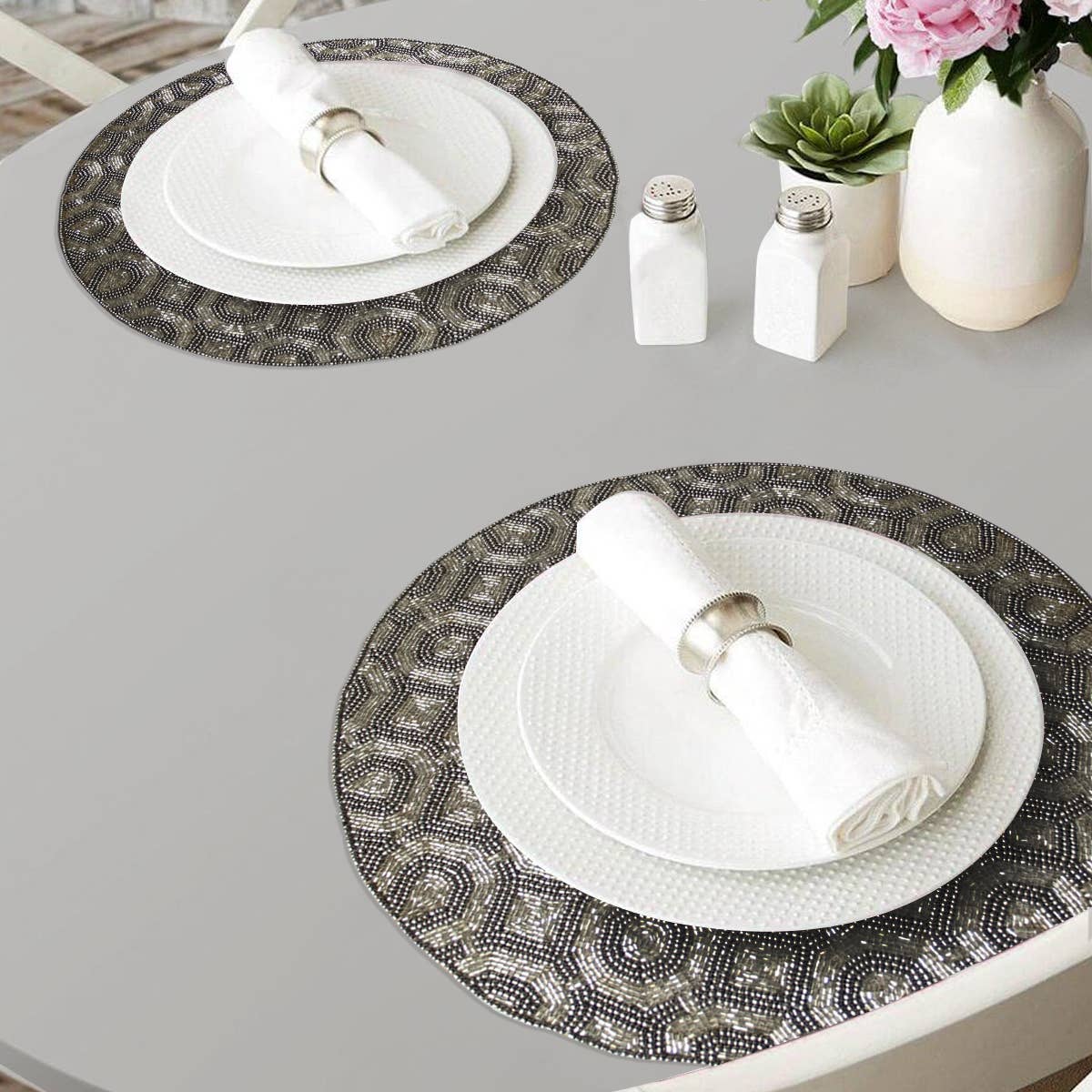 Gris Argent Lot de 2 sets de table en perles gris argenté pour table de salle à manger en vente sur Faire4