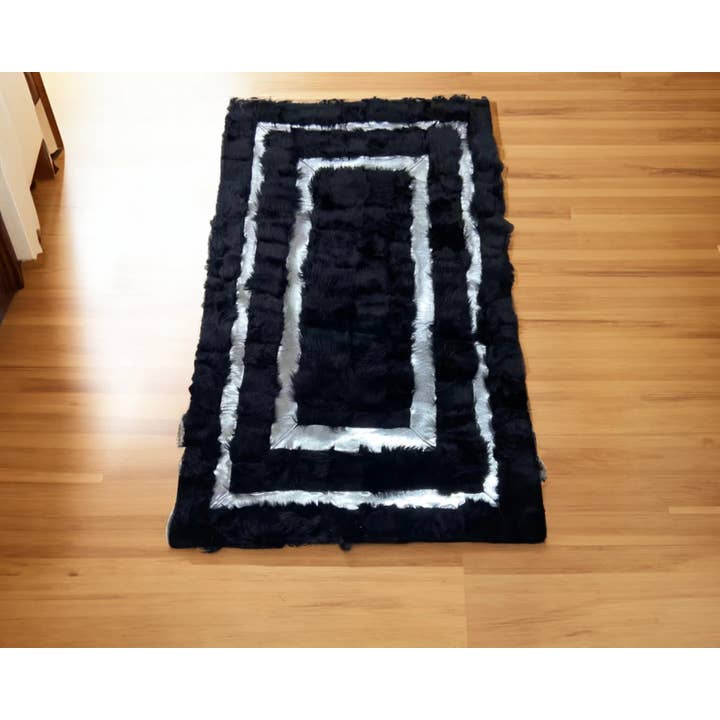 Sort fåreskindsområde Fluffy dekorativt blødt tæppe for engroshandel hos Rosoc Rug