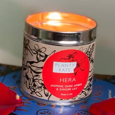 Hera-kaars: jasmijn, amber & gember leliekaars, VK, veganistisch voor wholesale door PLANTY KATE