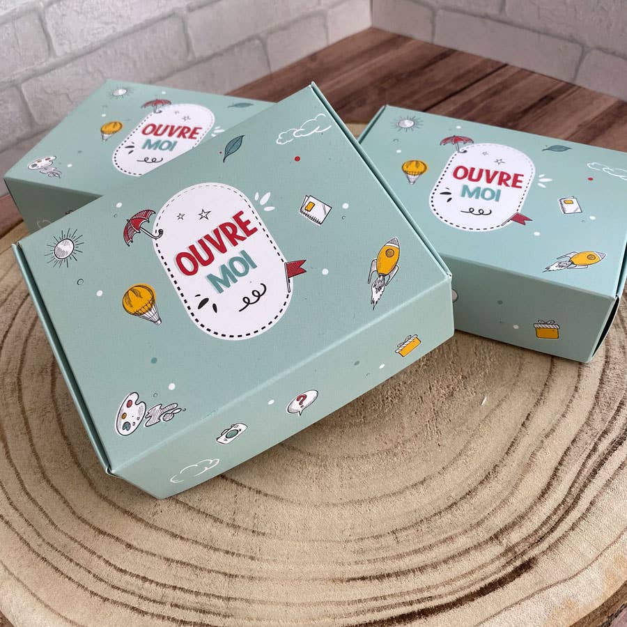 La vie en magenta – Großhandel Geschenkset zur Geburt für die Mutter – Schwangerschaftsankündigung für die Familie - Geschenkschachtel mit Baby1