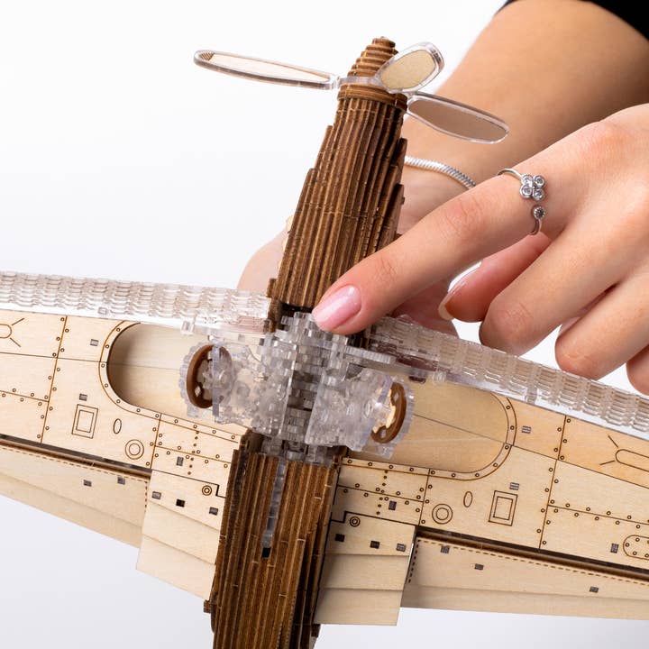 MADNESSTOYS - Wholesale Decorative Tabletop Object - Speedfighter2