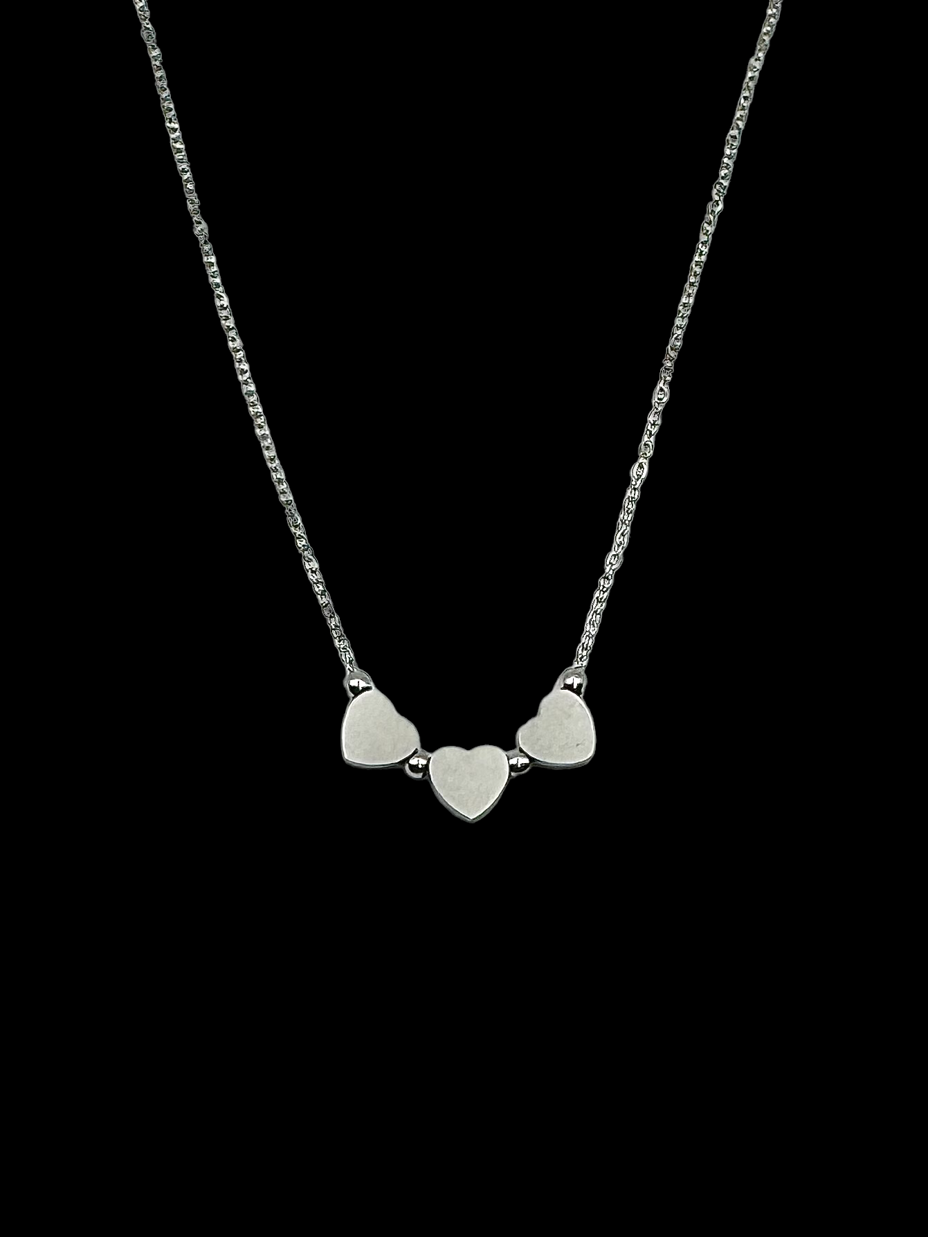 Bead Me Silly – Engroshandel Halskæde med vedhæng – 3 Hearts Initial Word halskæde (Sølvbelagt) 0