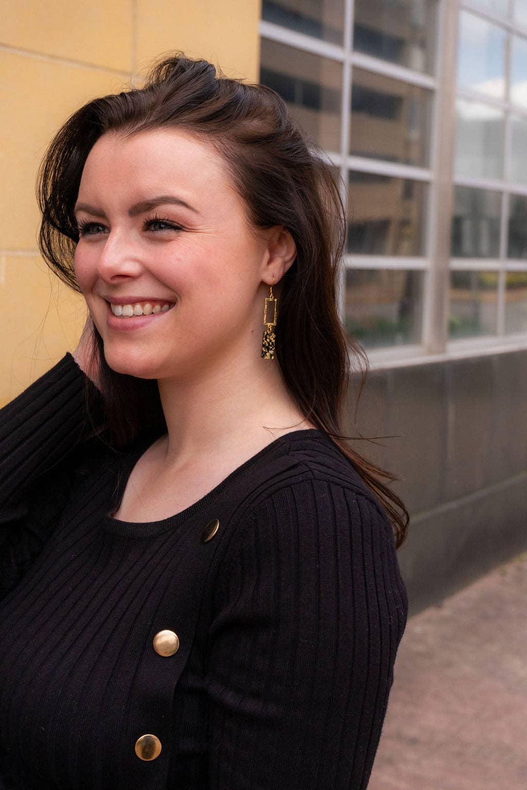 Spiffy & Splendid – Brincos de argola por atacado – Brincos Raya - Floco de Ouro Preto // Joalharia, Outono, Feriado5