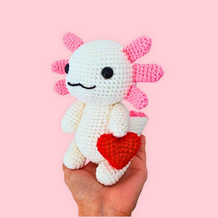 TOMOPOD LLC - Wholesale Stuffed/Plush Toy - Kids & Baby - Crochet Valentines Axolotl, Cute Amigurumi Heart Axolotl1