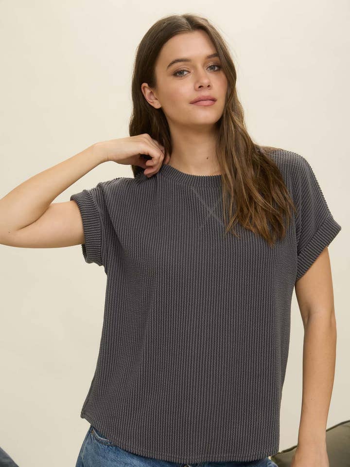 Blu Pepper - Vendita all'ingrosso Top in maglia - Donna - TOP IN MAGLIA A MANICHE CORTE CON POLSINI E SCOLLO ROTONDO A COSTE9