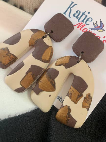 Leopardmönstrad polymer för wholesale av Katie Morags