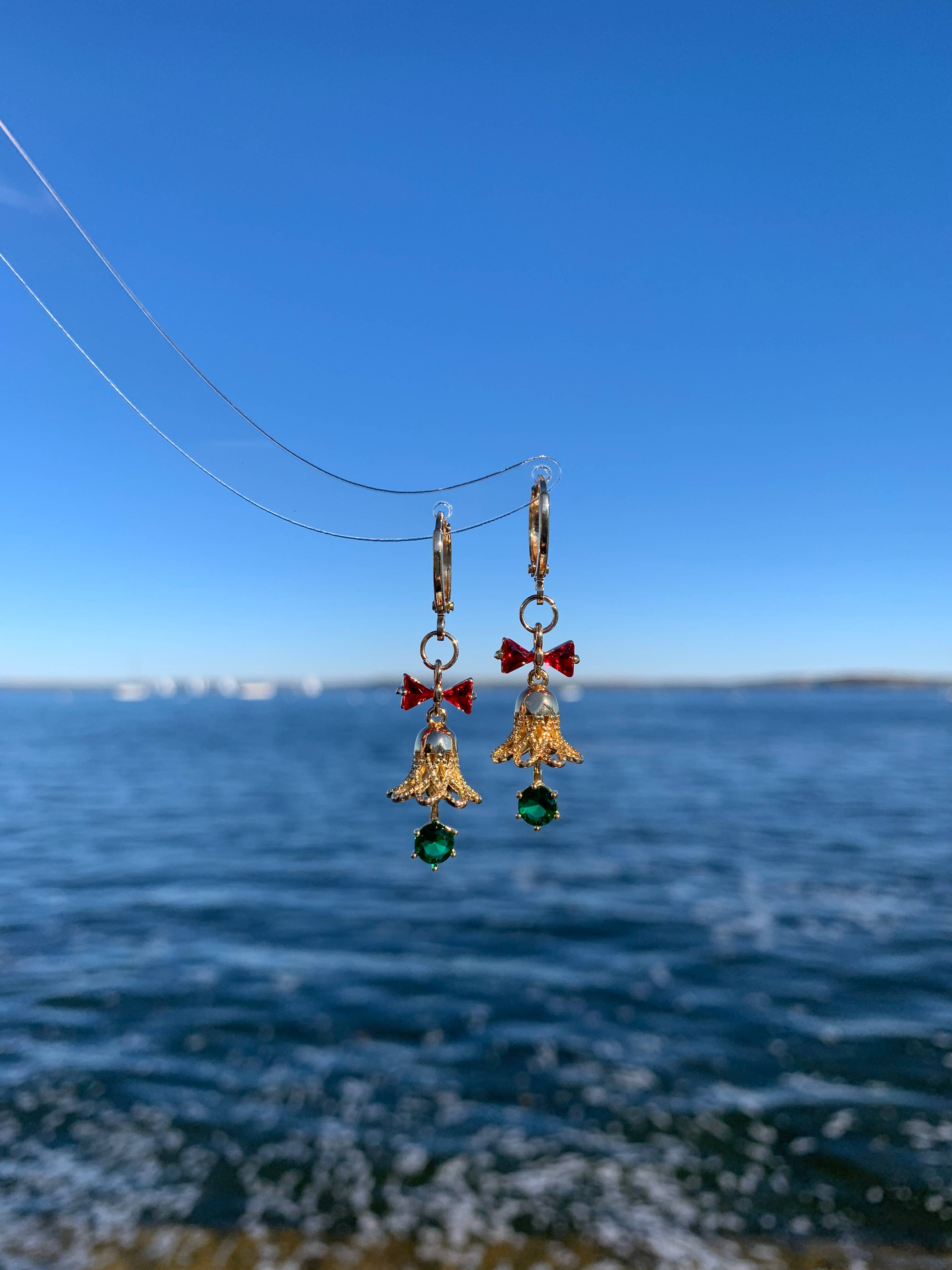 HolyGuacamolly - Vendita all'ingrosso Orecchini pendenti - Orecchini Dainty Jingle Bell Huggie1