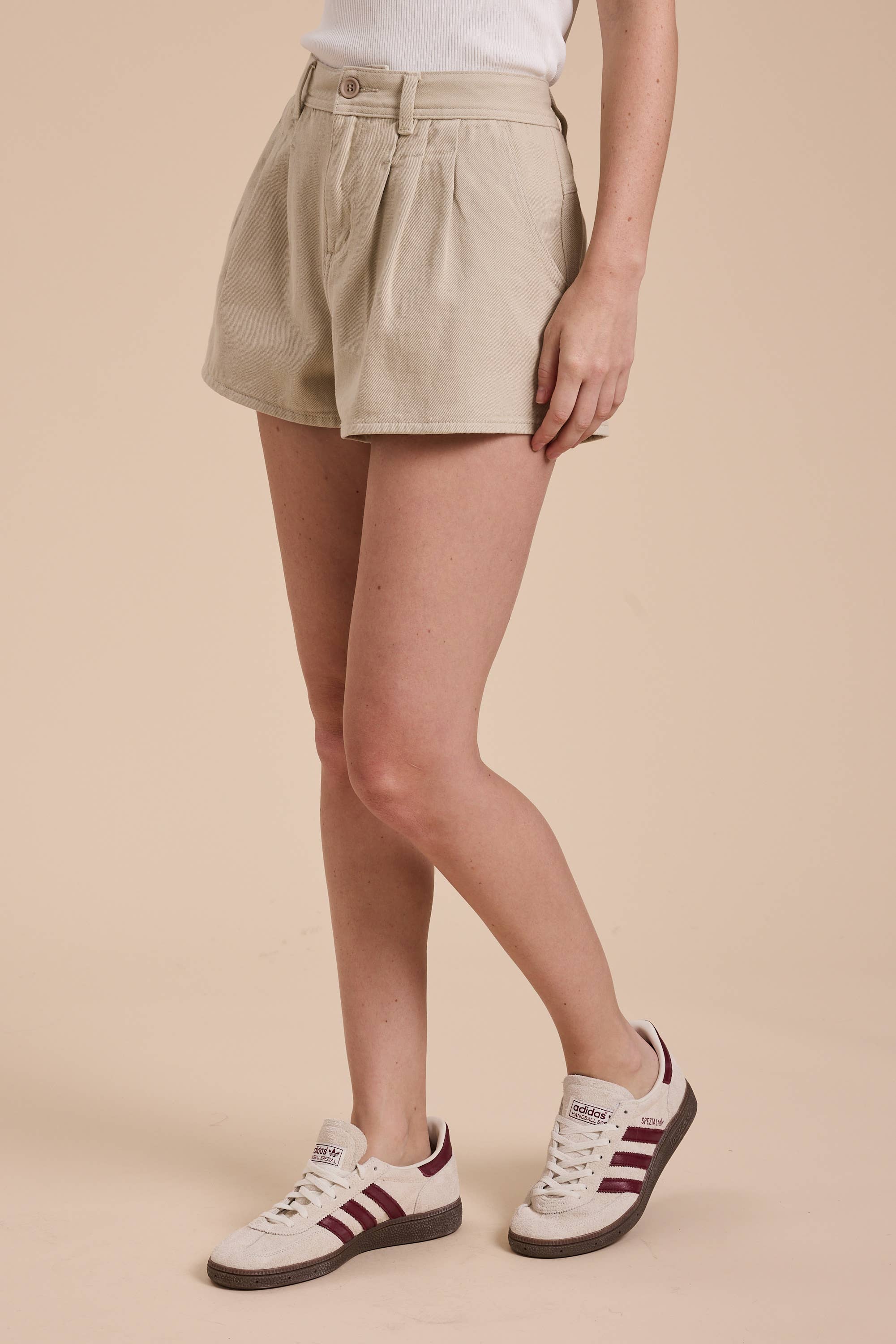 MIOU MUSE – Großhandel Shorts – Damen – P4296   SHORTS MIT FALTENDETAIL VORNE1