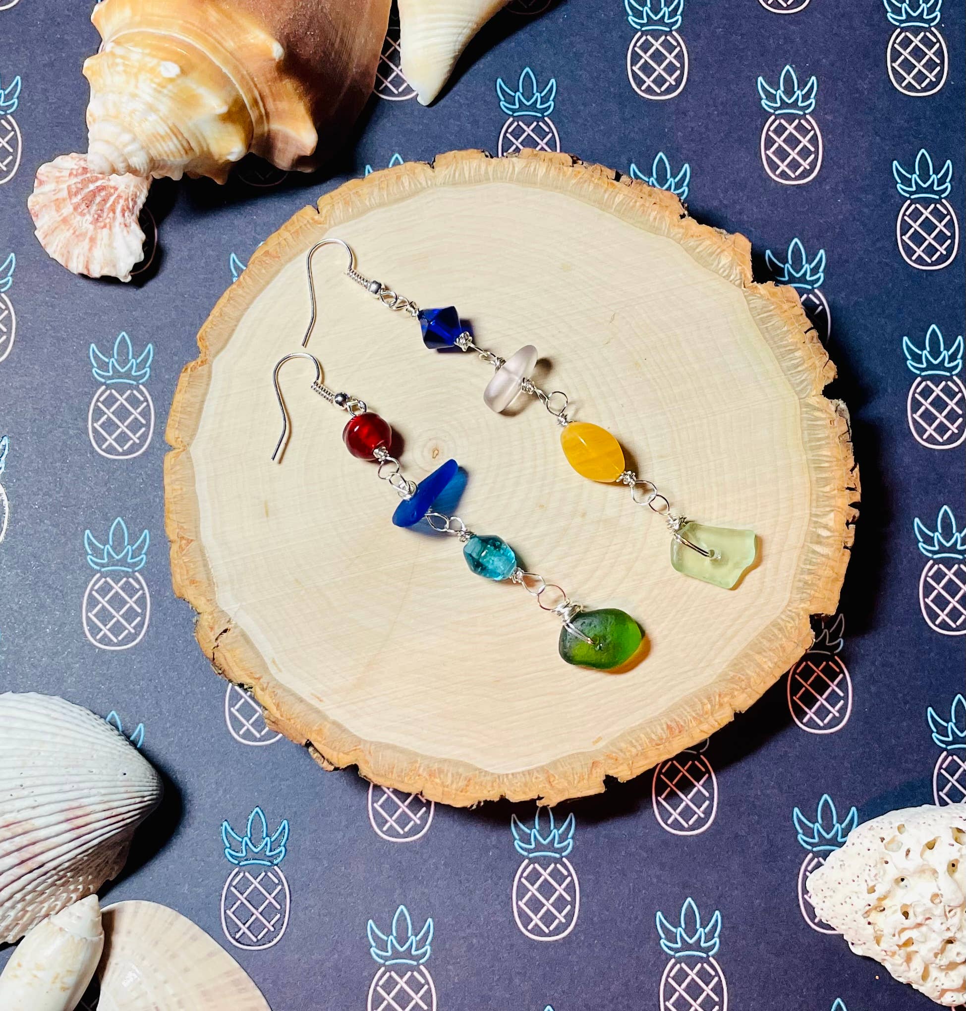 Cyn Elizabeth Studios – wholesale Hängande örhängen – Havsbus - Långa hantverksmässiga örhängen av sjöglas2