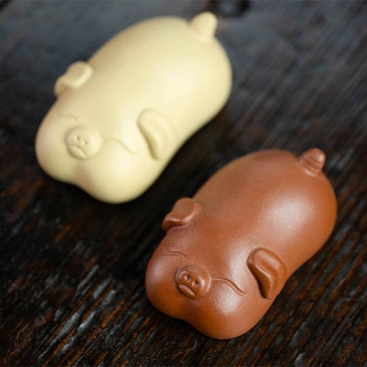Décorations faites à la main en forme de cochon Gohobi pour animaux de compagnie, céramique, argile YiXing pour la vente par Gohobi (We cover U.S. import duties)