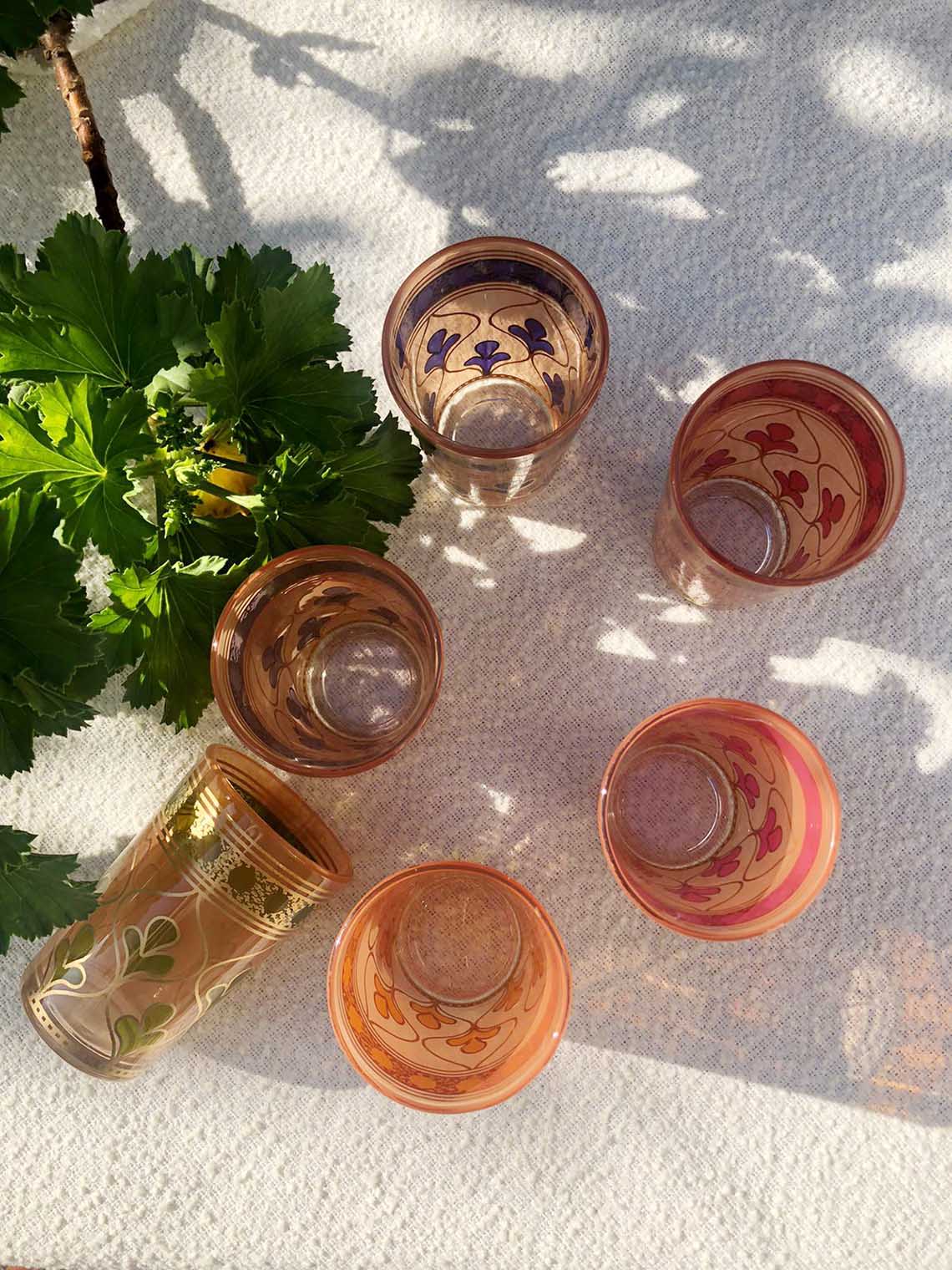 Scents and Feel – Engroshandel Drikkeglas/kop – Sæt med 6 marokkanske teglas Håndmalede kløver5