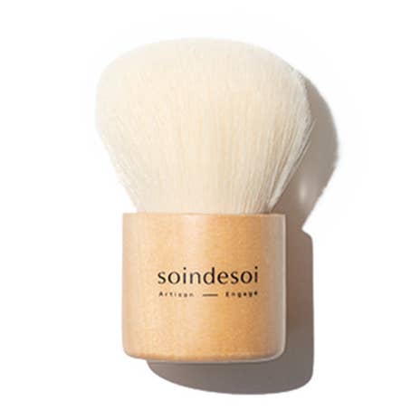 Beige Fiber Kabuki Brush for wholesale by Soin de Soi