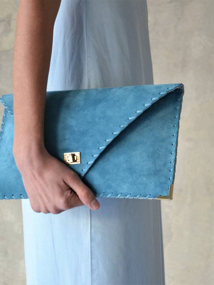 Symmetria zachte clutch in jeans voor wholesale door ANA KOUTSI