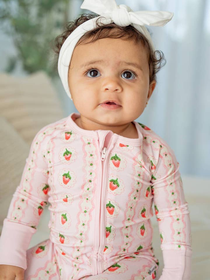 Boosh Baby - Wholesale Sleepsuit - Baby - Strawberry Stripe Zippy | Kids Convertible Zip-Up Romper PJ