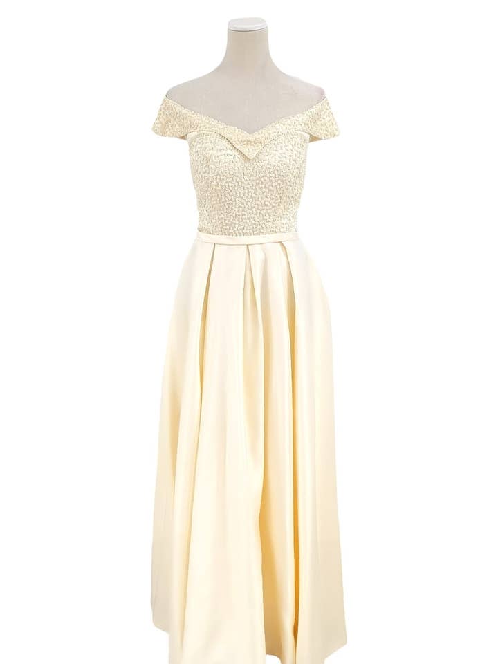 Satin and rhinestone long dress
Light yellow for wholesale by Les Voiliers