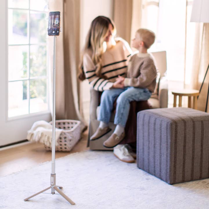 Light & Airy - Wholesale Selfie stick - The L&A Pop-Up Photo Stand2