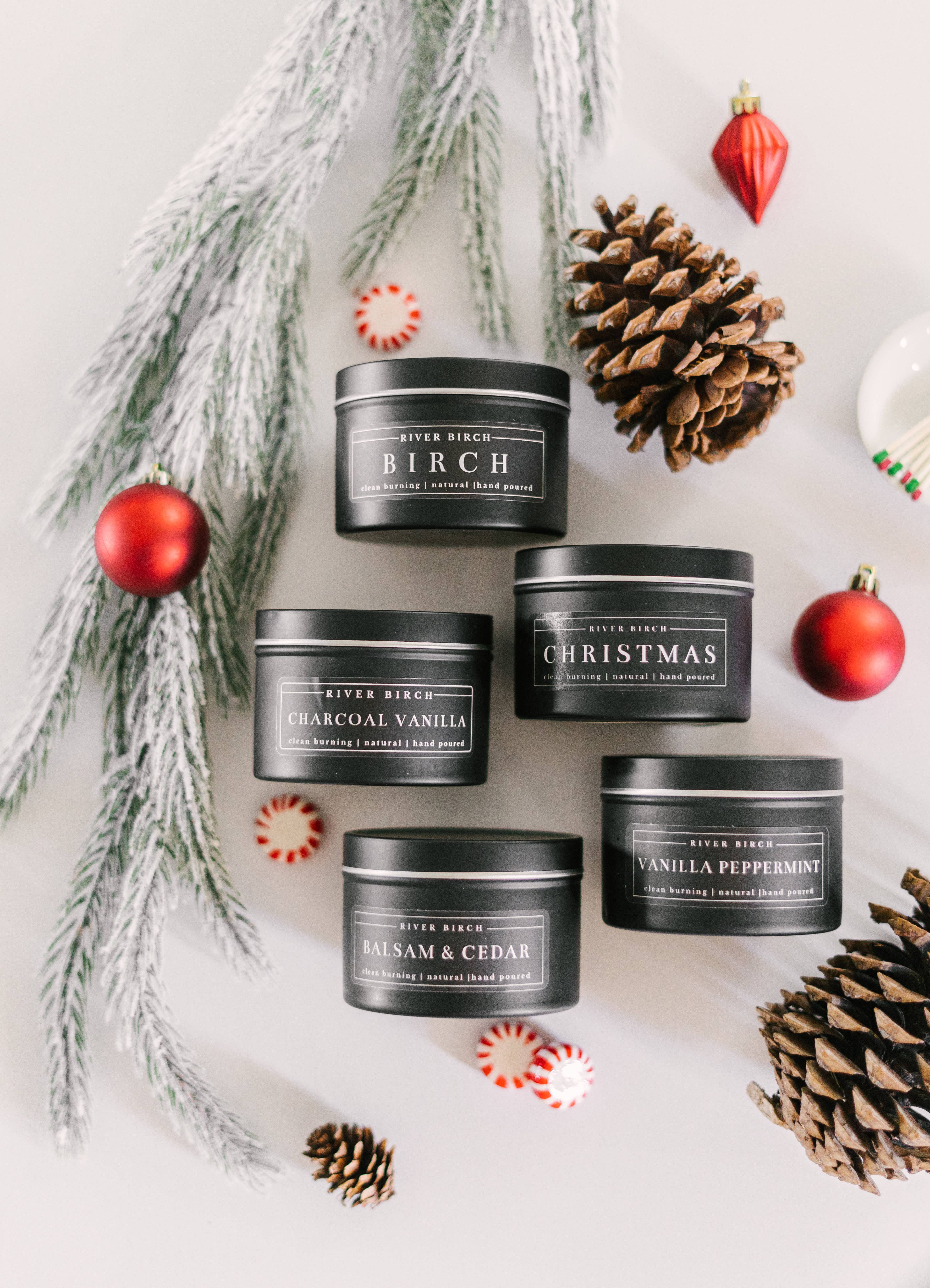 River Birch Candles – Engroshandel Rejsestearinlys – 8oz Charcoal Vanilla - Sort Tin Soy Candle6