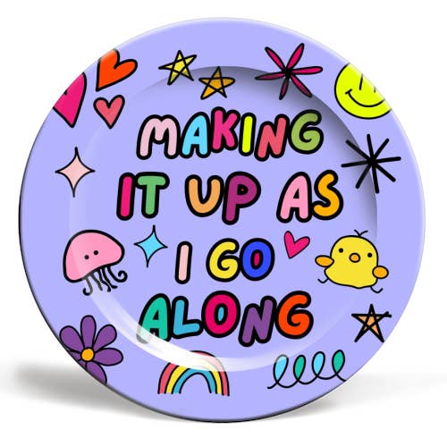 Assiettes 'J'improvise au fur et à mesure' pour la vente par ART WOW