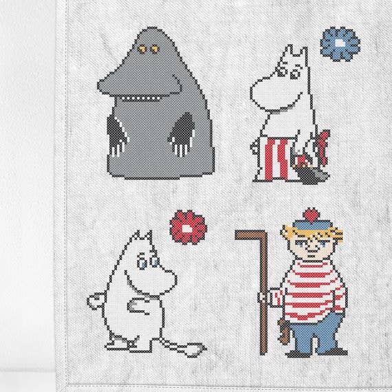 The Folklore Company – Engroshandel Broderitilbehør – Patchsæt til upcycling - „Mumi & co.“ (4 i 1)