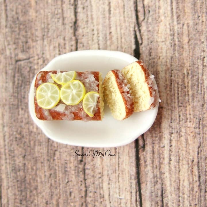 Sweetsofmyown – wholesale Decorative tabletop object – Miniature Lemon Cake - Lemon Drizzle Cake - Dolls House
