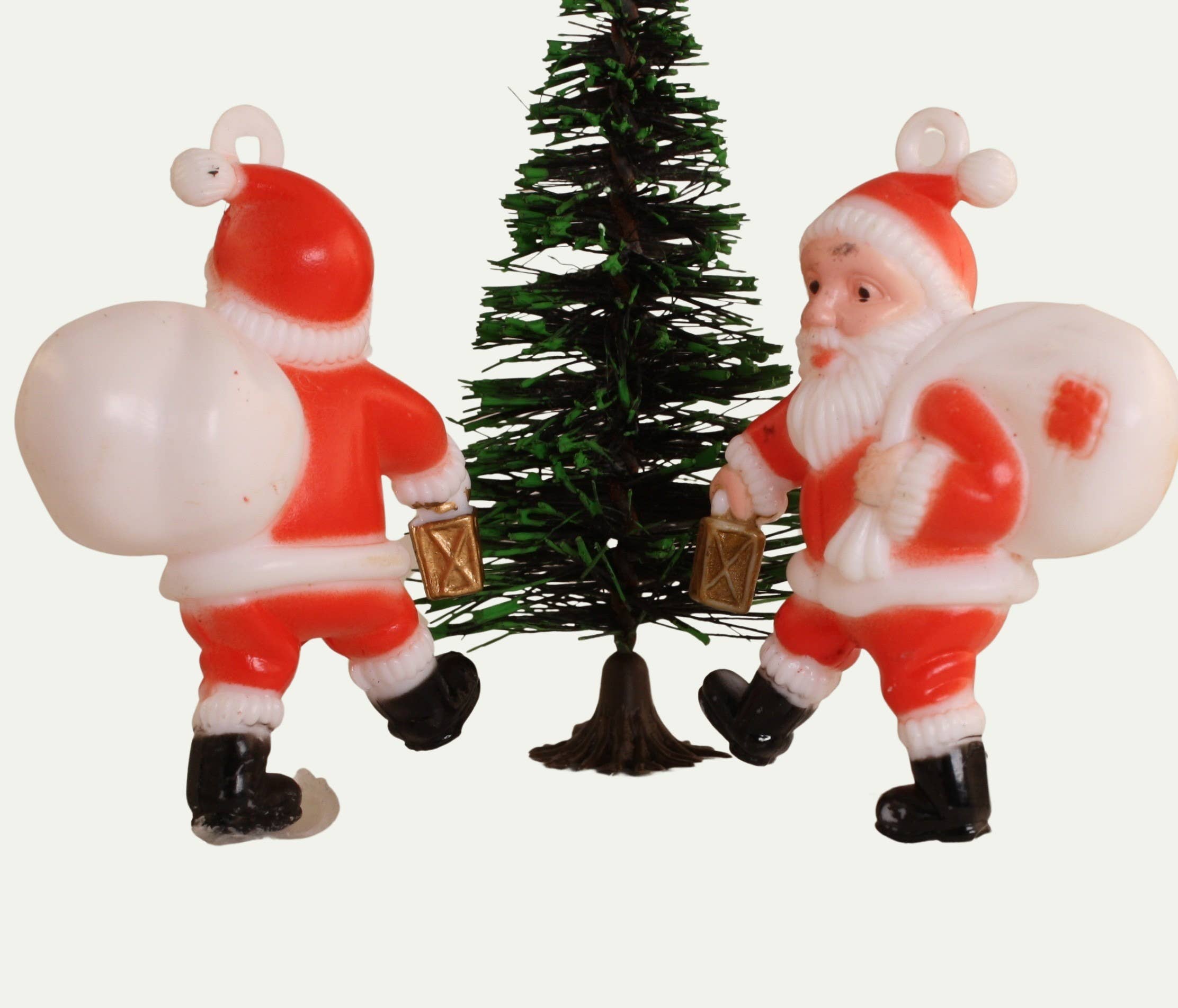 mischiare Babbo Natale in stile anni '60 in plastica - 5,7 cm di altezza - Set da 2 - Meyer Imports in vendita all'ingrosso su Faire5