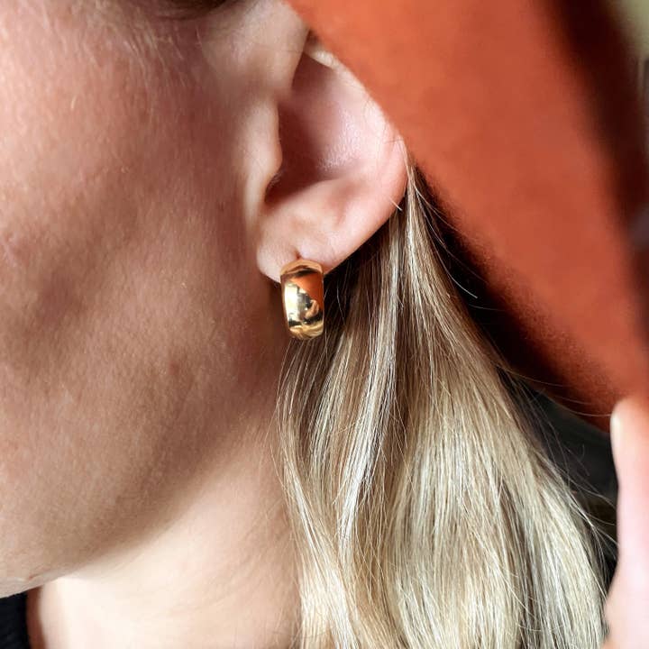 GoldFi - Wholesale Huggie Earrings - 18k Gold Filled Chunky Clicker Earrings