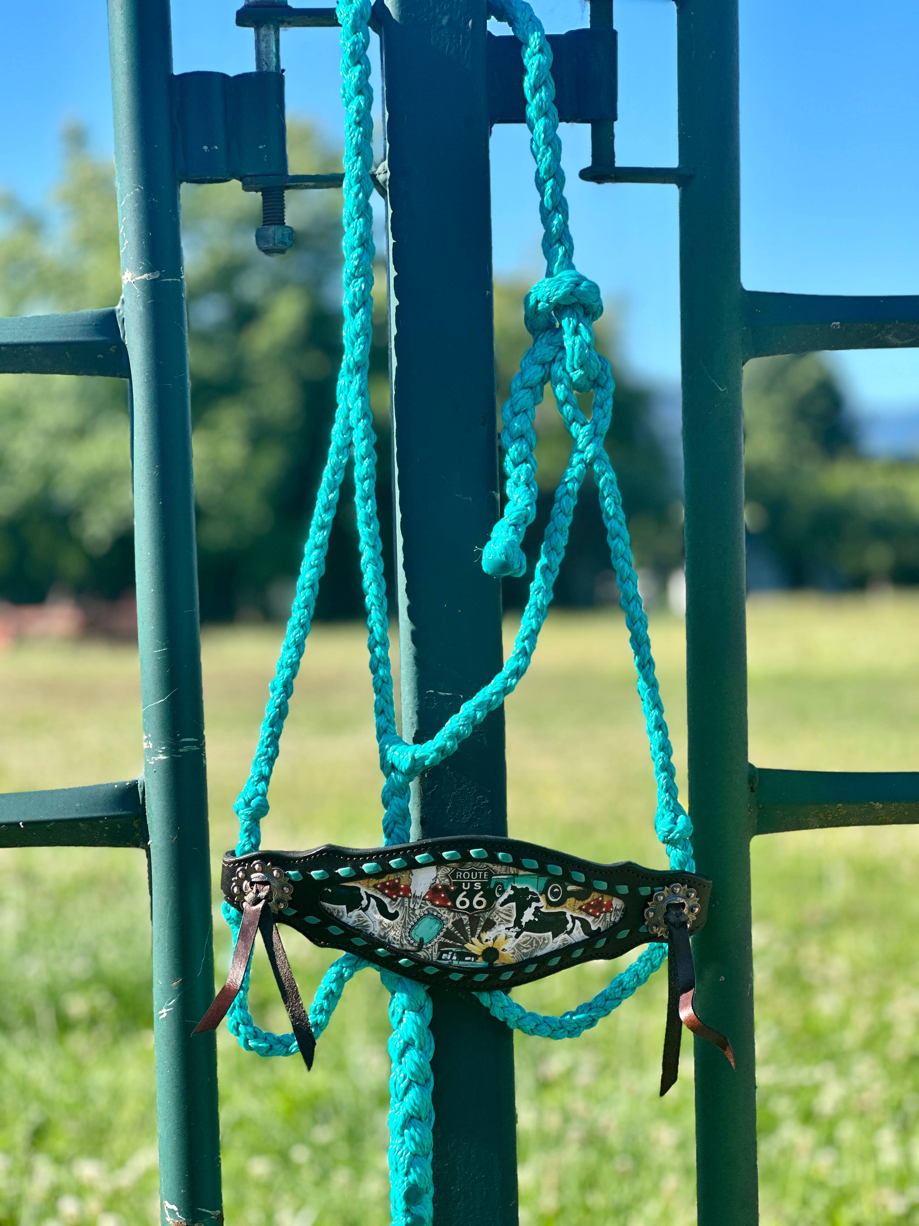 Schulz Equine – wholesale Ridutrustning – Flätat repgrimma i mule tape-stil med grimskaft5