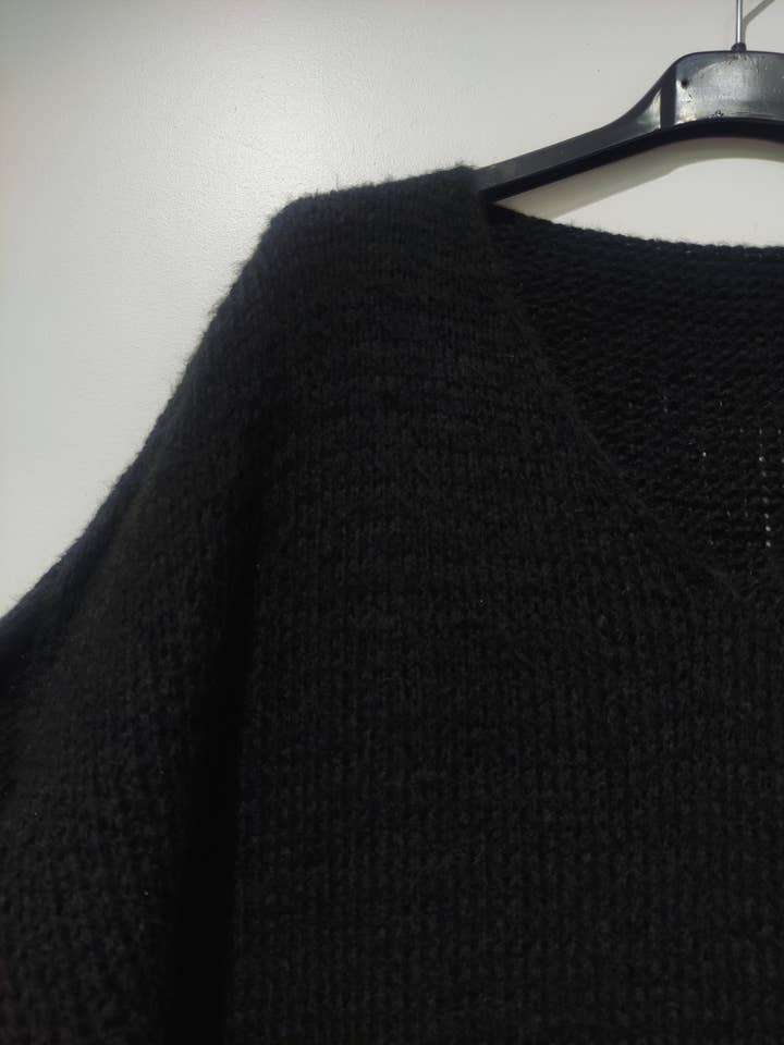 Pomelo paris - Wholesale Knit Sweater - Women's - ROMA V-Neck Sweater AH26 - Pack of 12 PCS12