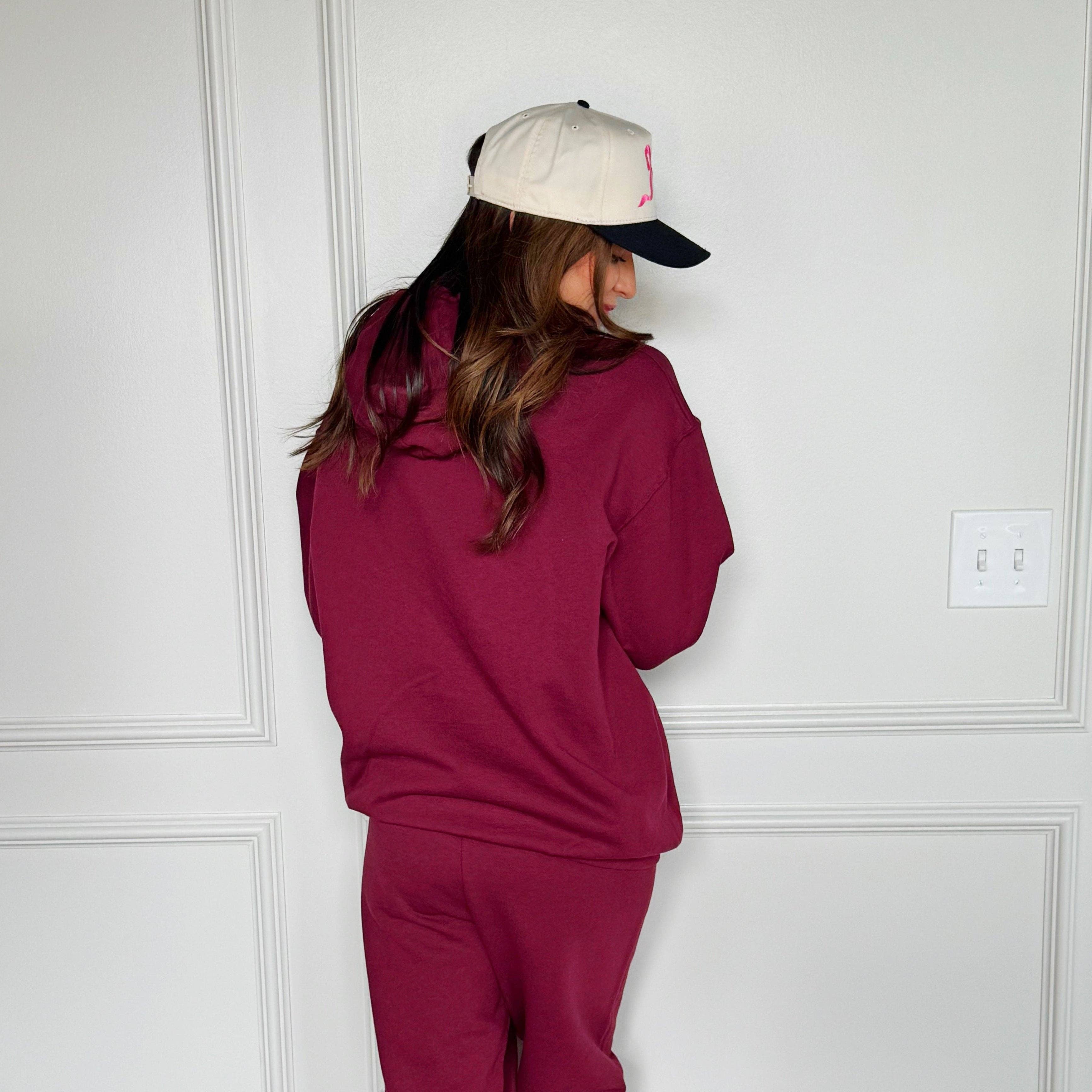 Poppy & Pine – Engroshandel Hoodie – Kvinder – Puff Homebody Club bordeaux hættetrøje3