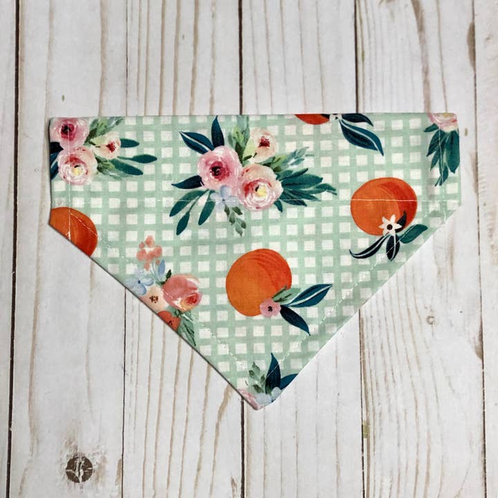 Bandana pour animaux de compagnie en tissu orange et vichy pour la vente par MDStickerShop